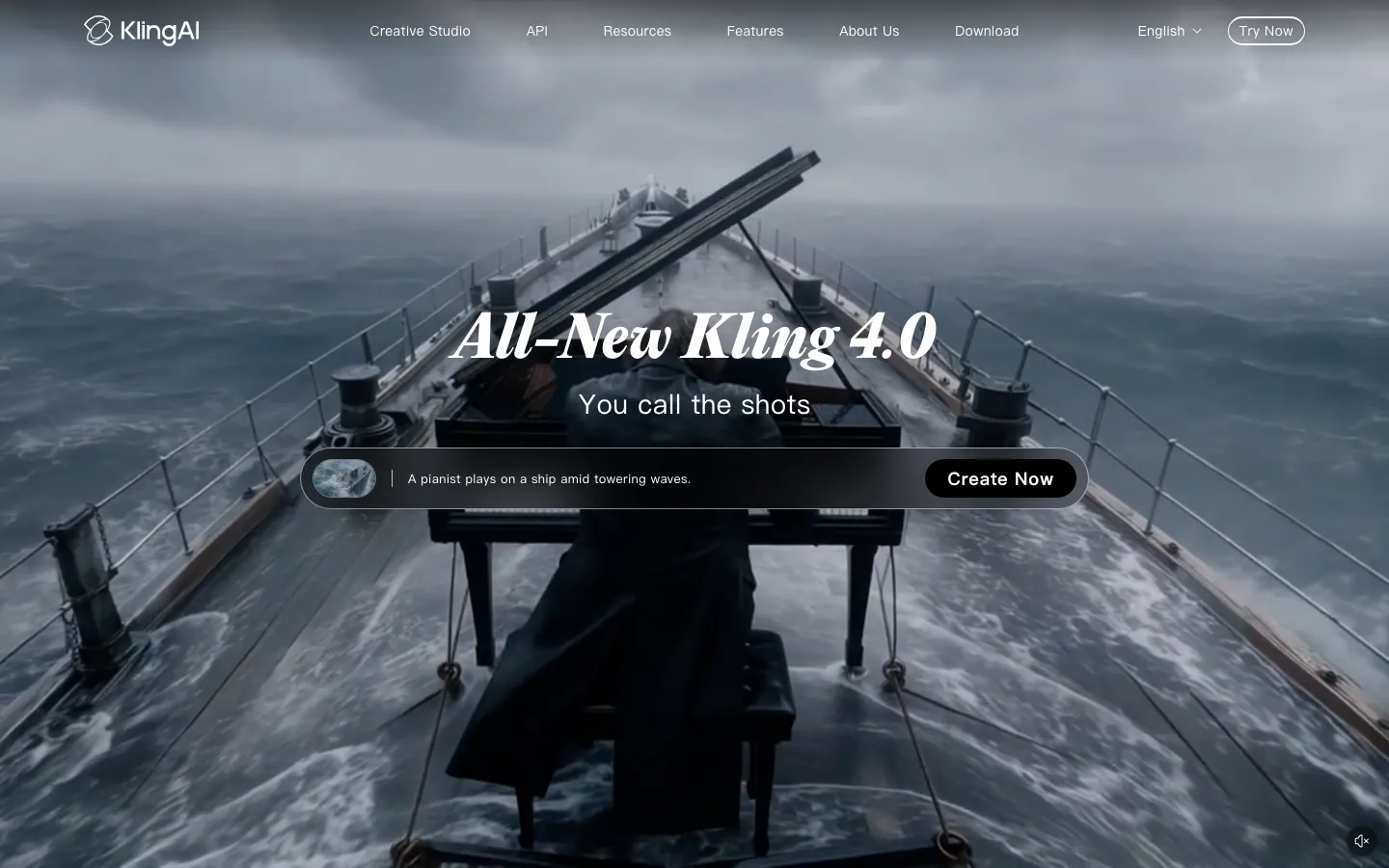 Halaman depan kling.ai berlatar video pianis di kapal di tengah ombak, judul All-New Kling 4.0, kolom prompt dengan tombol Create Now, dan menu Creative Studio, API, Resources, Features, About Us, serta Download