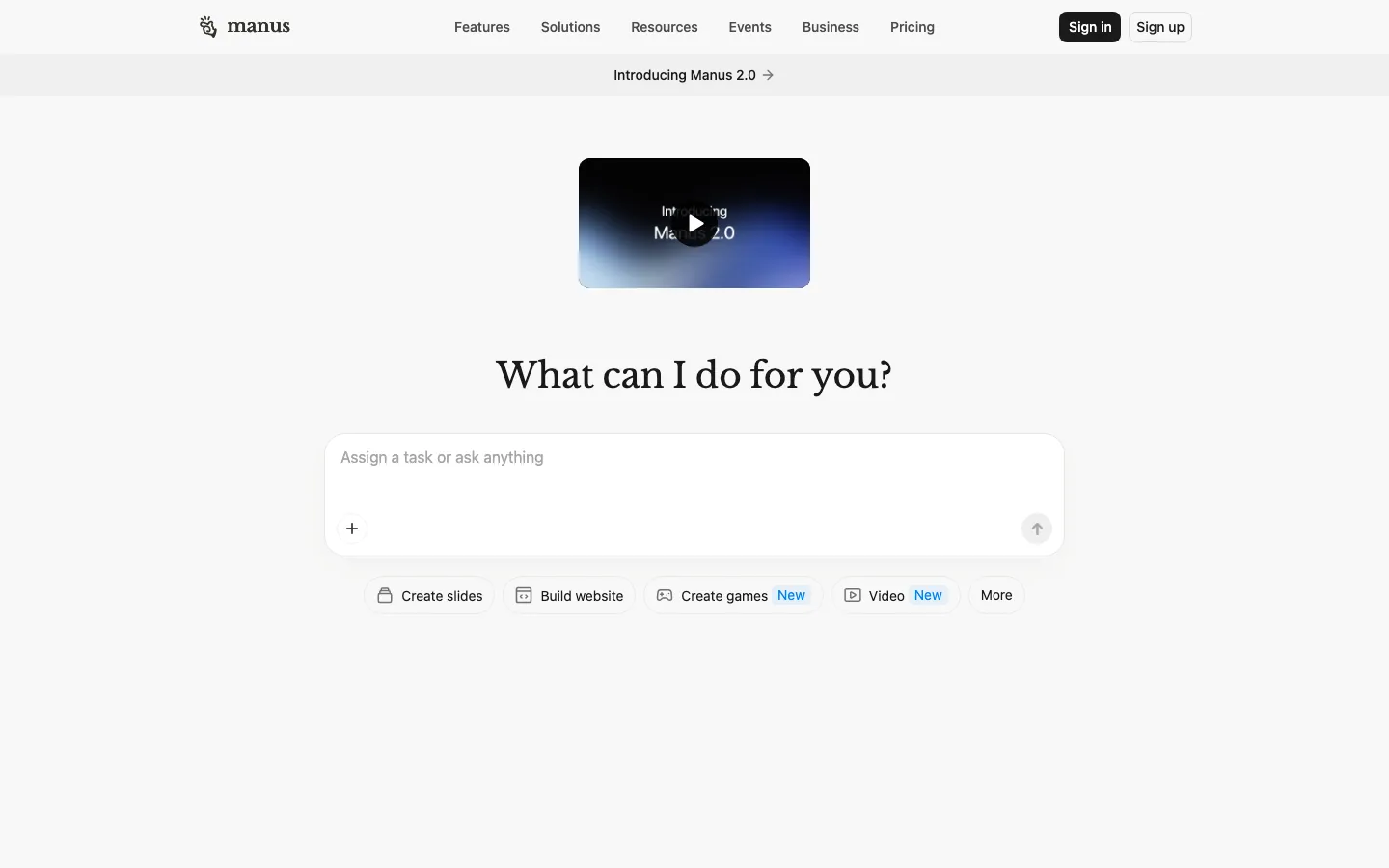 Halaman depan manus.im tanpa login: video "Introducing Manus 2.0" di atas, judul "What can I do for you?", kolom perintah "Assign a task or ask anything", dan tombol pintas Create slides, Build website, Create games, Video, serta More